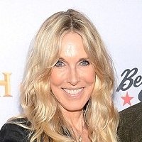 Alana Stewart Nue