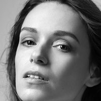Alex Essoe Nue