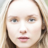 Alexandra Dowling Nue