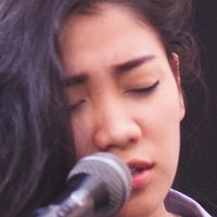 Ali Thomas Nue