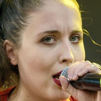 Alice Merton Nue