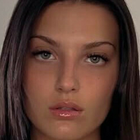 Amelia Hakes Nue