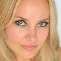 Amy Esterle Nue