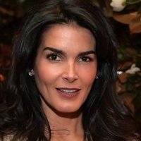 Angie Harmon Nue