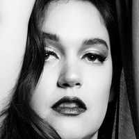 Anna Wise Nue