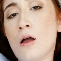 Ava Davis Nue