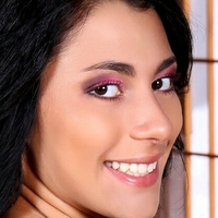 Ava Glam Model Nue