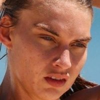Avril Alexander Nue