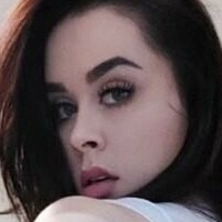 Bella Michaels Nue