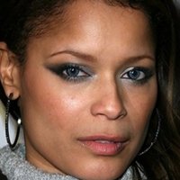 Blu Cantrell Nue