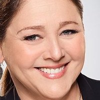 Camryn Manheim Nue