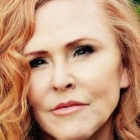 Carol Decker Nue