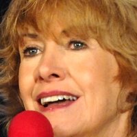 Catherine Hicks Nue
