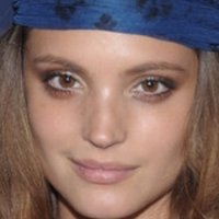 Charlbi Dean Kriek Nue