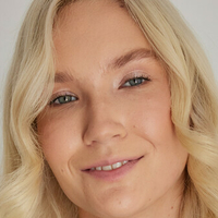 Claire Roos Nue