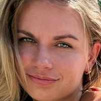 Claire Schroeder Nue