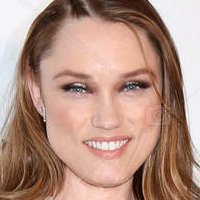 Clare Grant Nue