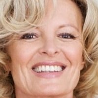 Claudia Neidig Nue