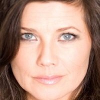 Daphne Zuniga Nue