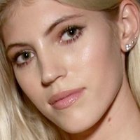 Devon Windsor Nue