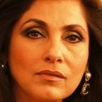 Dimple Kapadia Nue
