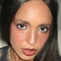 Dina Ayada Nue