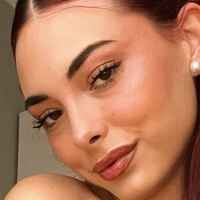 eemmaateello Nue