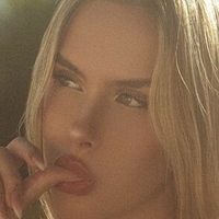 Elisa Pellegrino Nue