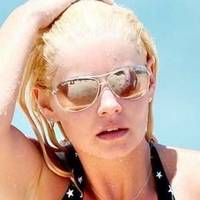Elisha Cuthbert Nue