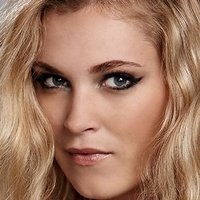 Eliza Taylor-Cotter Nue