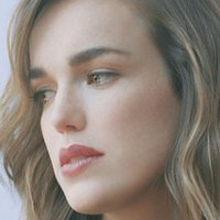 Elizabeth Henstridge Nue