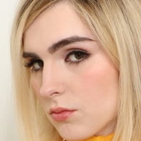 Ella Hollywood Nue