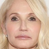 Ellen Barkin Nue