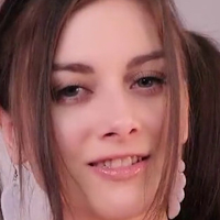 Ellie Idol Nue