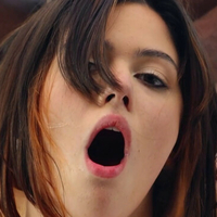 Ellie Nova Nue