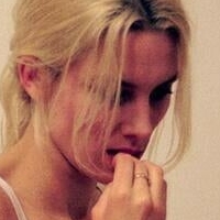 Ellie Rowsell Nue