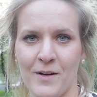 Elzbieta Komorowska Nue