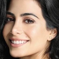 Emeraude Toubia Nue
