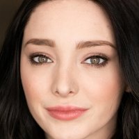 Emma Dumont Nue