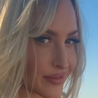Emma Jones Nue