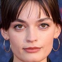 Emma Mackey Nue