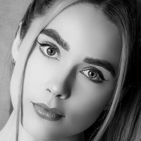 Emma Victoria Louise Nue