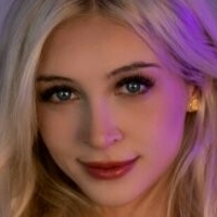 Emma Xlouise Nue