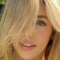 Emmy Elliott Nue