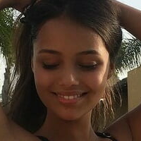 Fiona Barron Nue