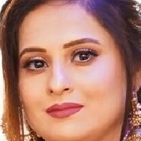 Ghazala Faisal Nue