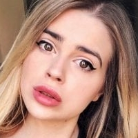 Ginevra Lambruschi Nue