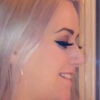 Hollie Nue
