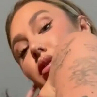 Holly Brougham Nue