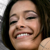Izzy Bell Nue